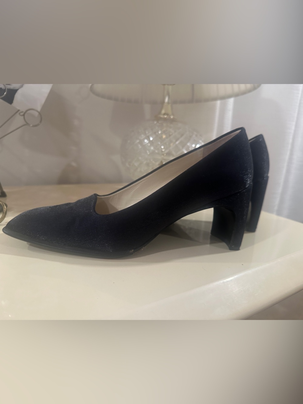 Studio Delman vintage navy Pumps